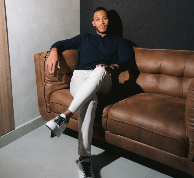 thomas-de-leon-en-oficina-the-business-round